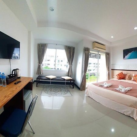 At Home Hotel Patong Exterior photo