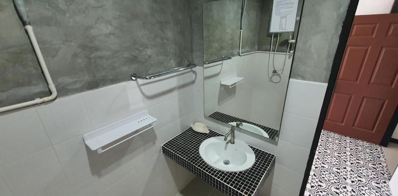 At Home Hotel Patong Exterior photo