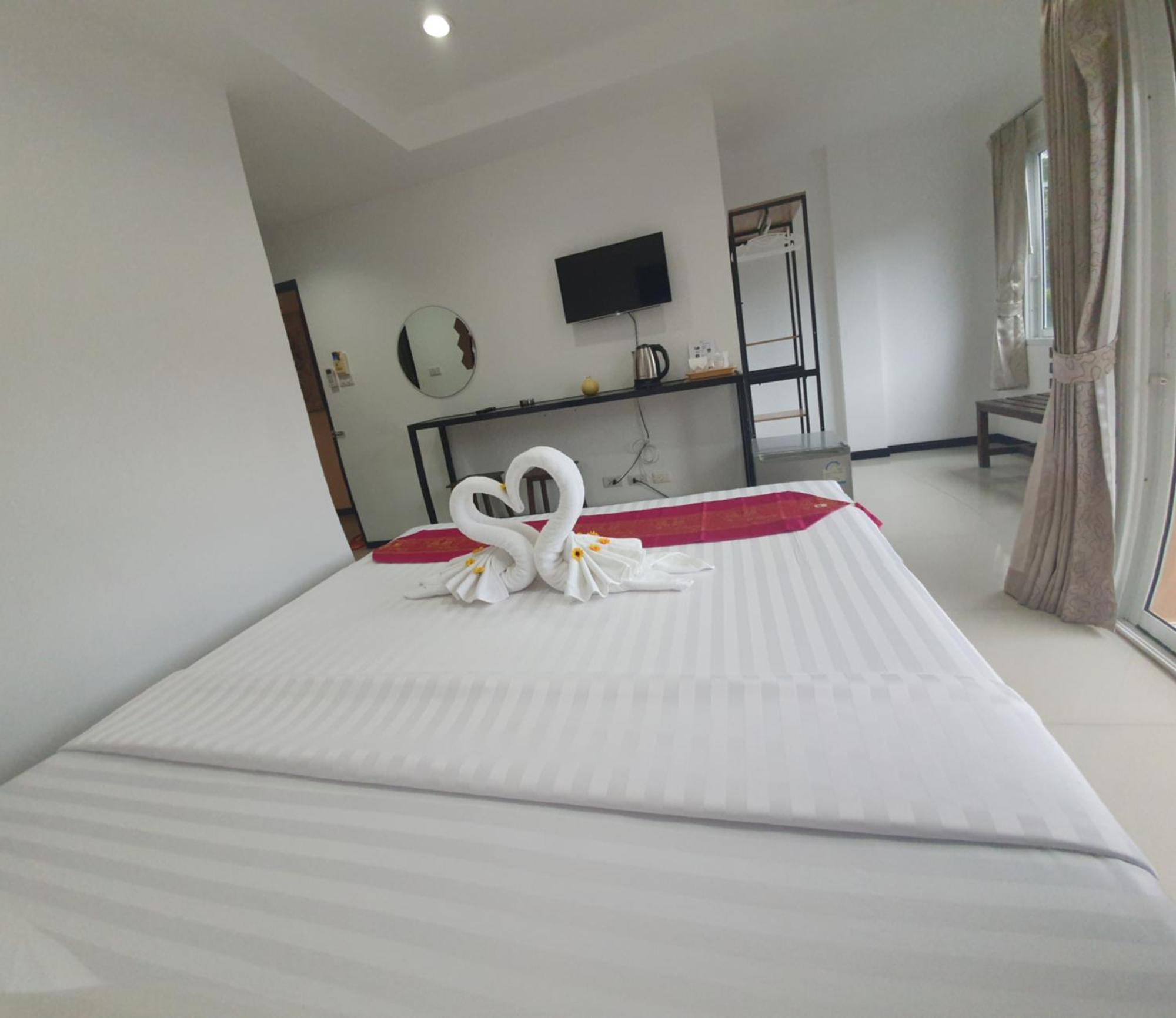 At Home Hotel Patong Exterior photo