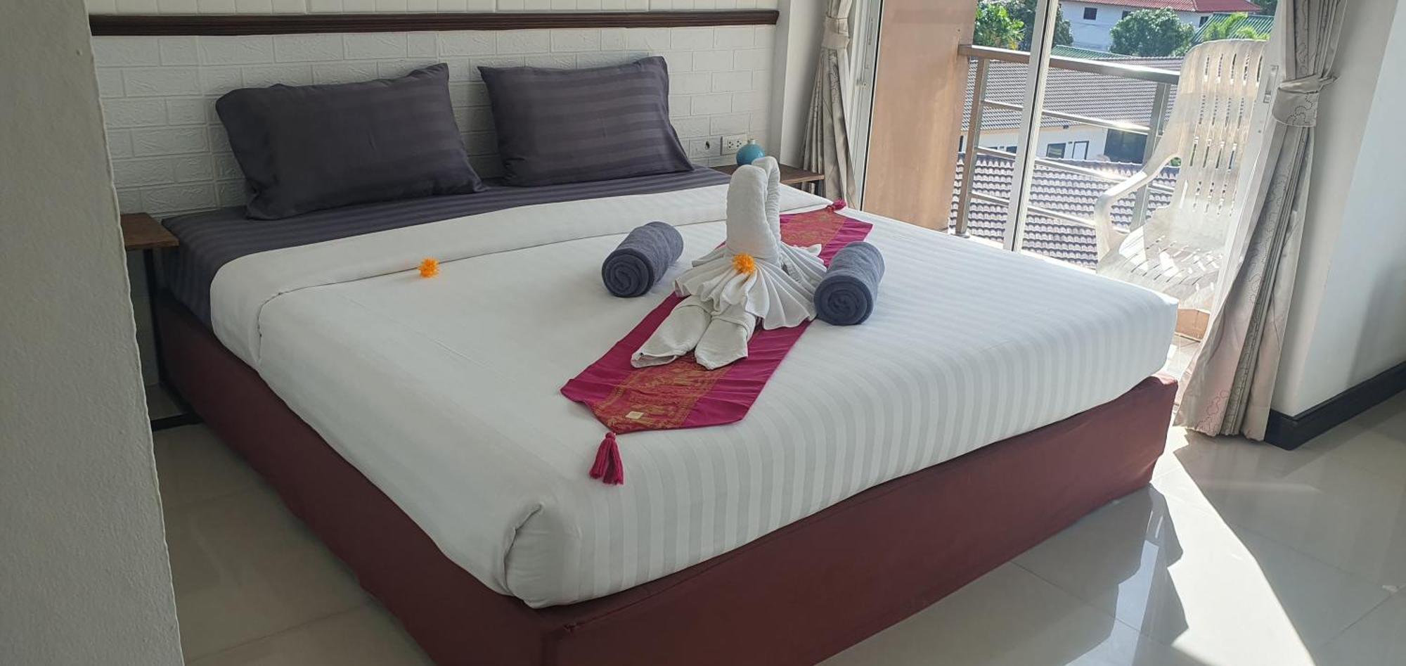 At Home Hotel Patong Exterior photo