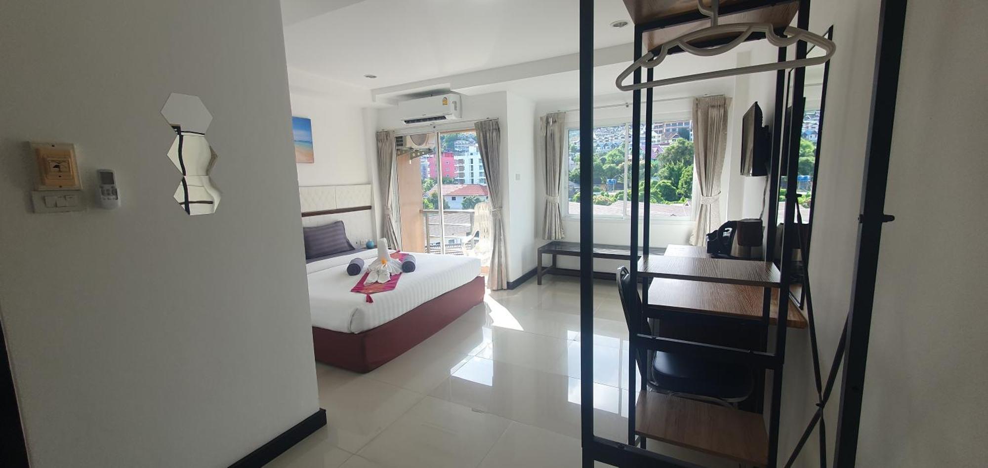 At Home Hotel Patong Exterior photo