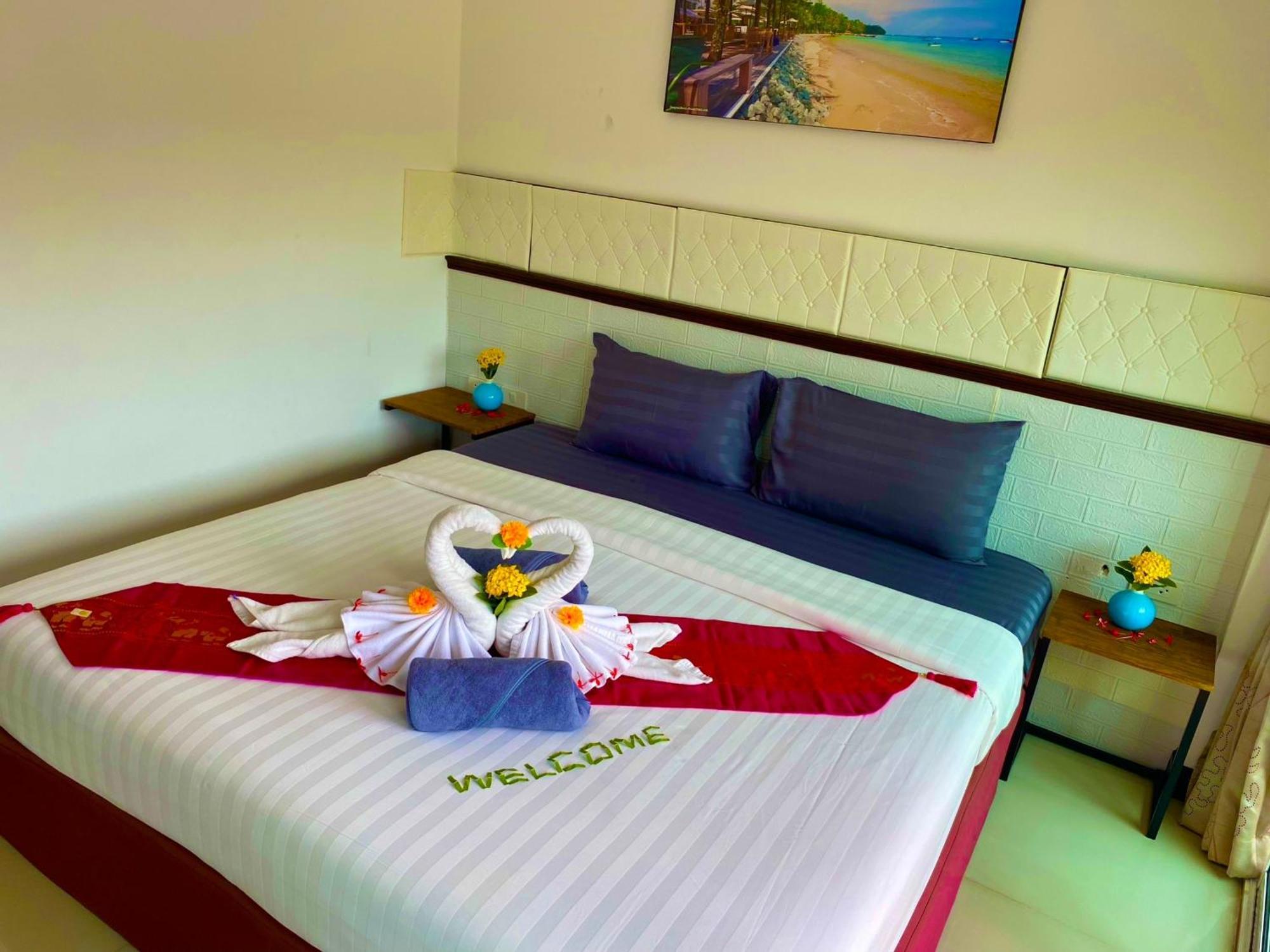 At Home Hotel Patong Exterior photo