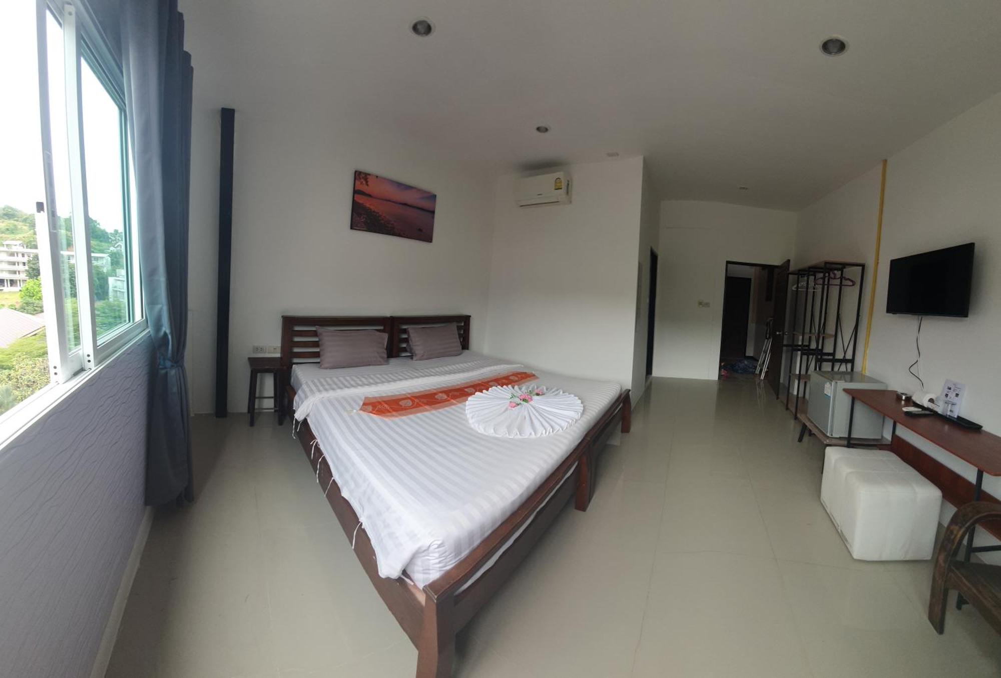 At Home Hotel Patong Exterior photo