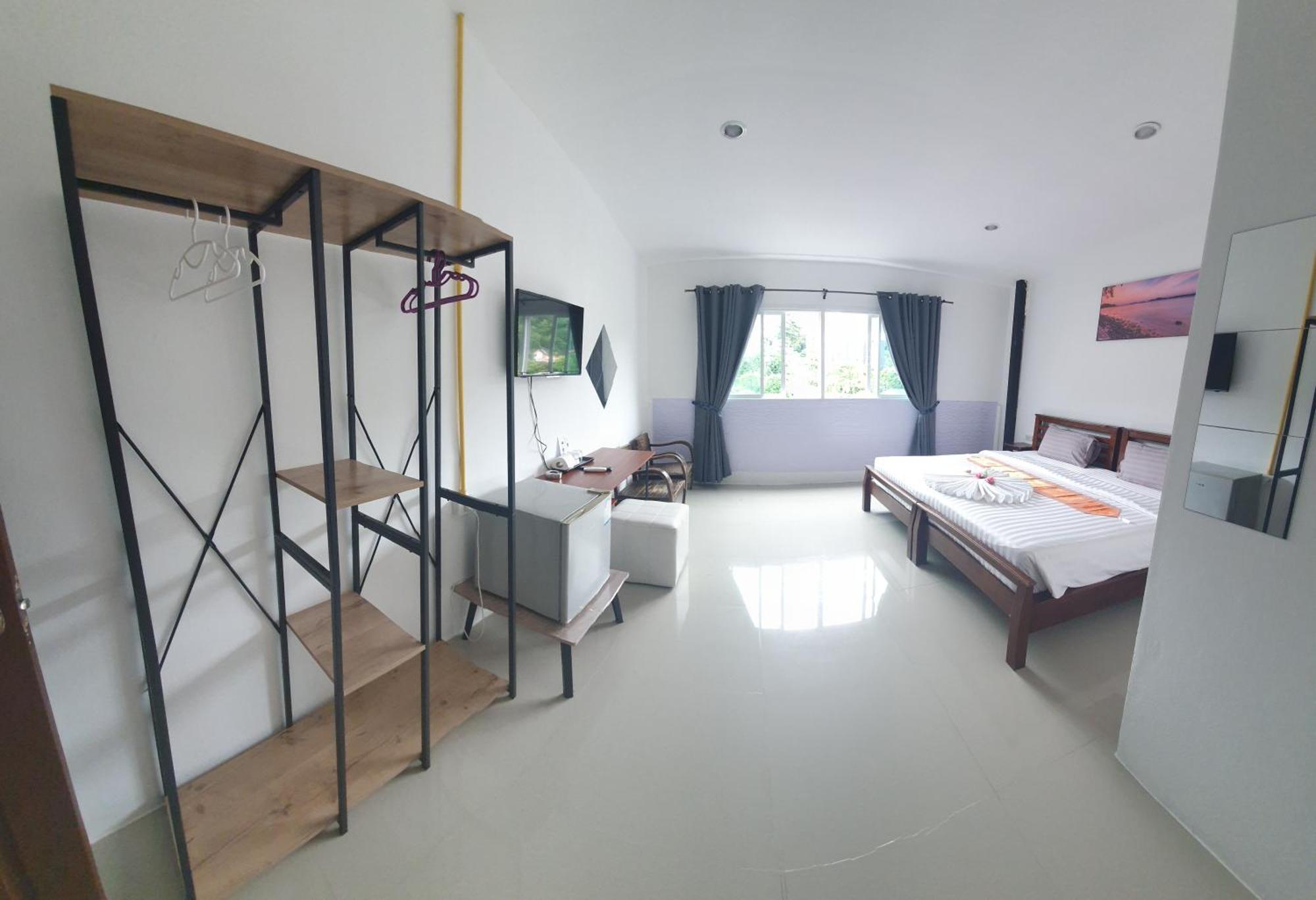 At Home Hotel Patong Exterior photo